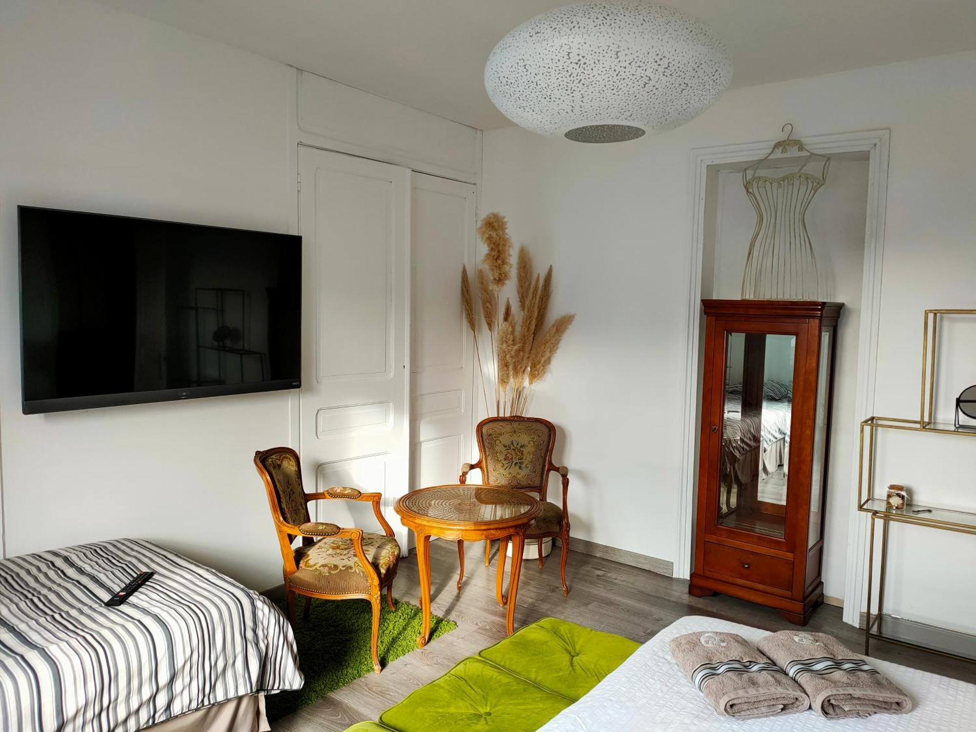 A La Villa Perroy Les Chambres Sont Spacieuses Et Les Petit-Dejeuners Offerts Dunkirk Luaran gambar